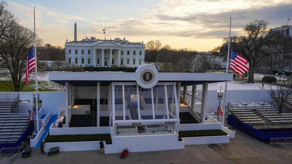 Vor dem Weissen Haus in Washington werden Tribünen für die Amtseinführung von Donald Trump am 20. Januar aufgebaut. 