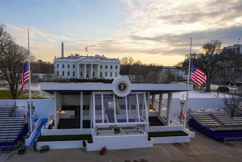 Die letzten Vorbereitungen für die Vereidigung heute Montag laufen.