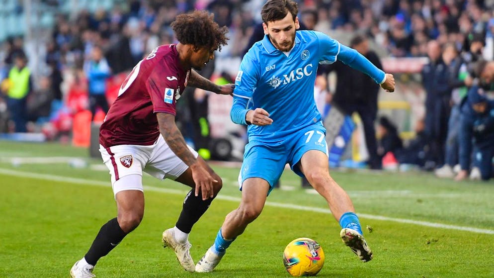 Napolis Ballzauberer Chwitscha Kwarazchelja folgt dem Lockruf aus Paris