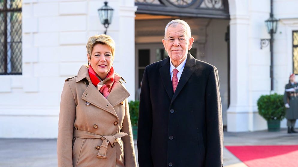 La présidente de la Confédération Karin Keller-Sutter s'est rendue en Autriche pour sa première visite officielle. Elle a été reçu par le président Alexander Van der Bellen.