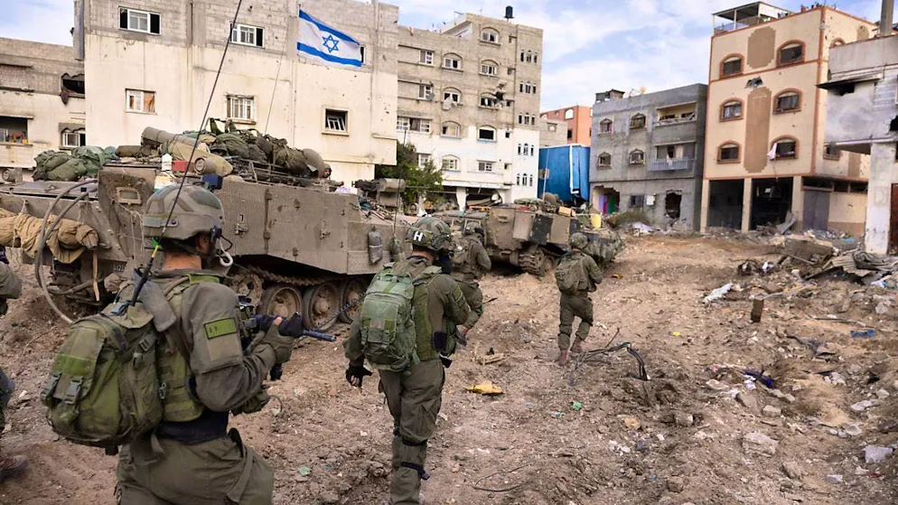 ARCHIVE - Israeli ground forces fight in the Shejaiya neighborhood of Gaza City in December 2023. Photo: Moti Milrod/HAARETZ/AP/dpa