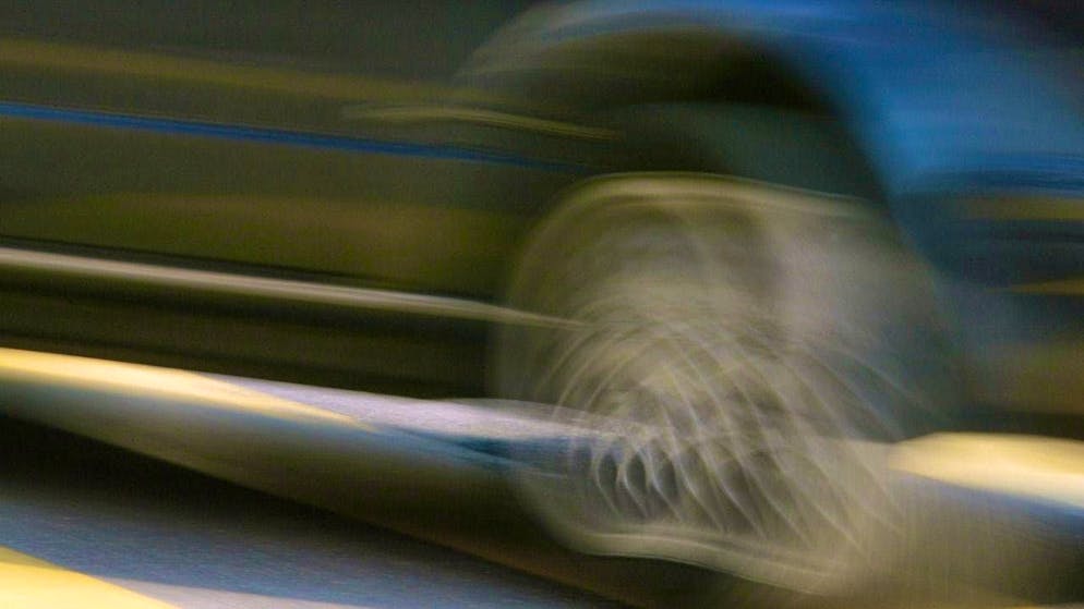 The speeding driver was able to flee from the police. (symbolic picture)