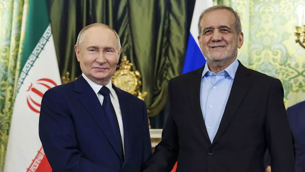 Russia. Putin e Pezeshkian concludono un patto «stategico». Nessun uomo di Mosca alla cerimonia di Trump