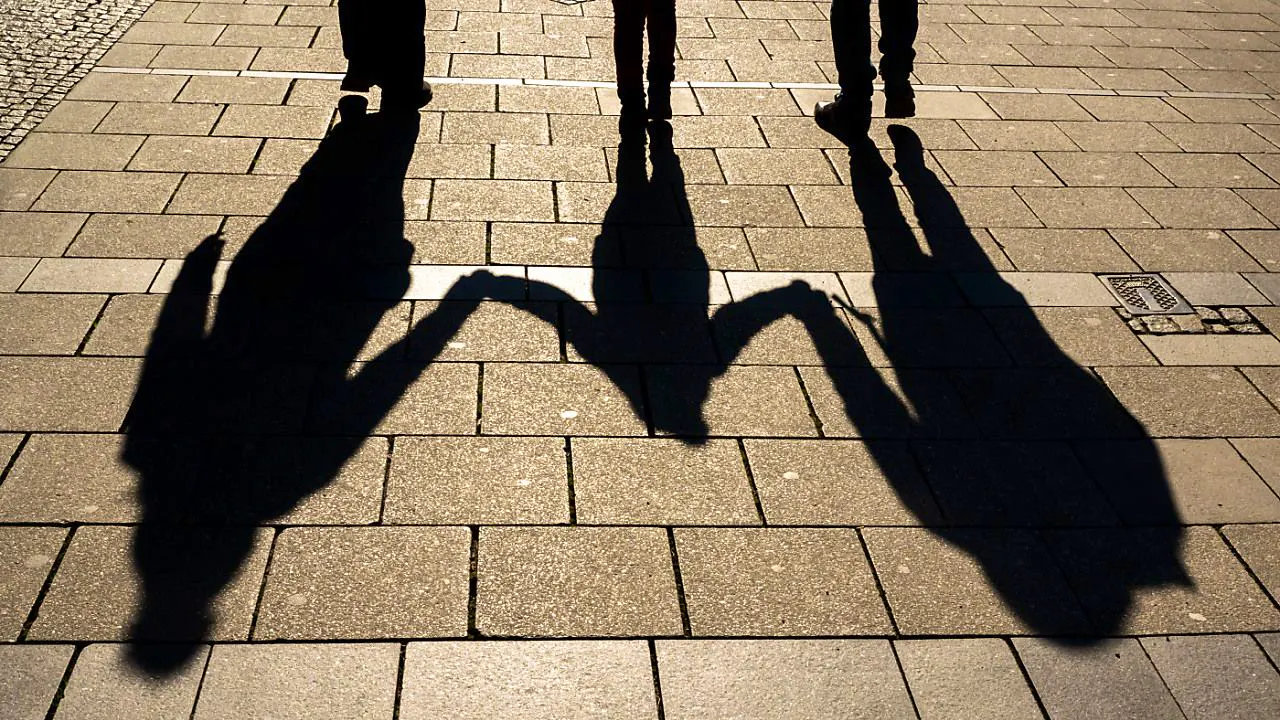 Society. Parents tend to favor girls, according to study