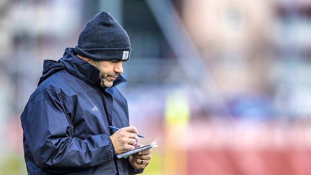 Three new coaches, two returnees and plenty of excitement - Gallery. Uli Forte takes notes again in the Super League