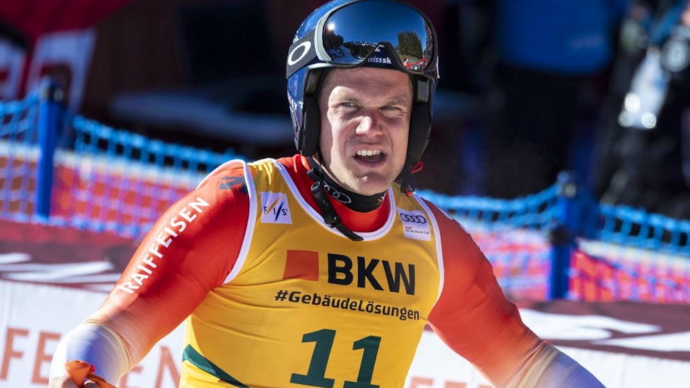 Stefan Rogentin fährt zwei Tage nach seinem üblen Sturz auf das Super-G-Podest.