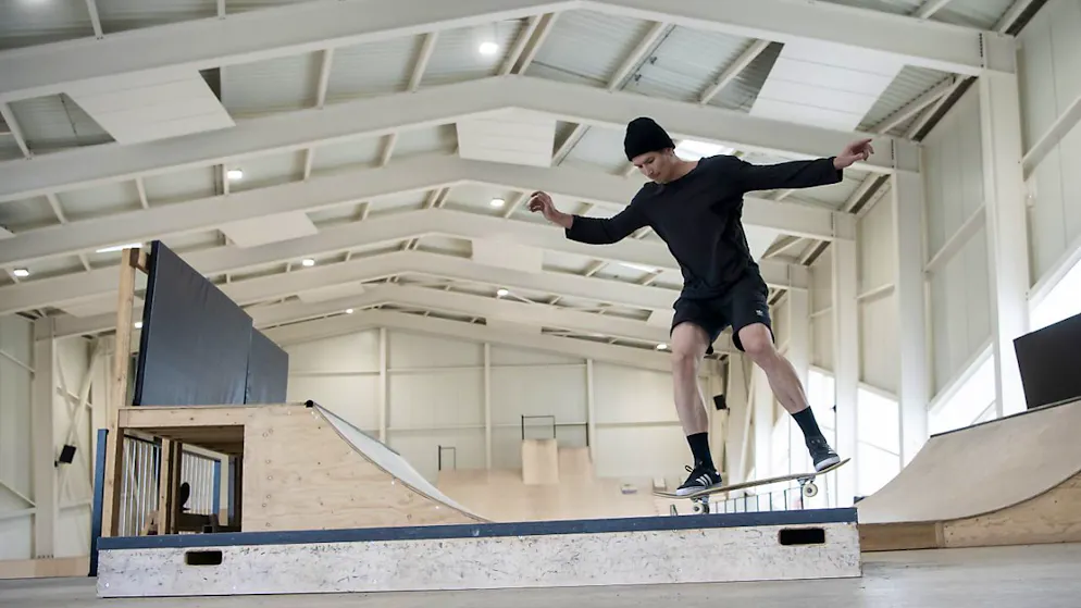 Iouri Podladtchikov vor dem Comeback in Laax - Gallery. Skateboarden und Fitness: Iouri Podladtchikov war auch als Künstler sportlich aktiv