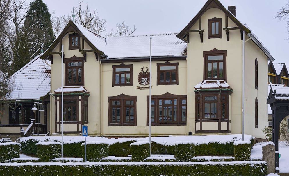 Das Rathaus von Bad Sachsa im Südharz in Deutschland. Hier leistete ein Mitarbeiter «unglaubliche» Überstunden ab.