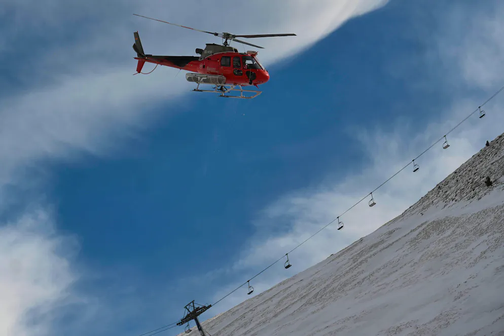 Astun. Un hélicoptère dans la station de ski d'Astún, le 18 janvier 2025, à Jaca, Huesca, Aragon, Espagne. 