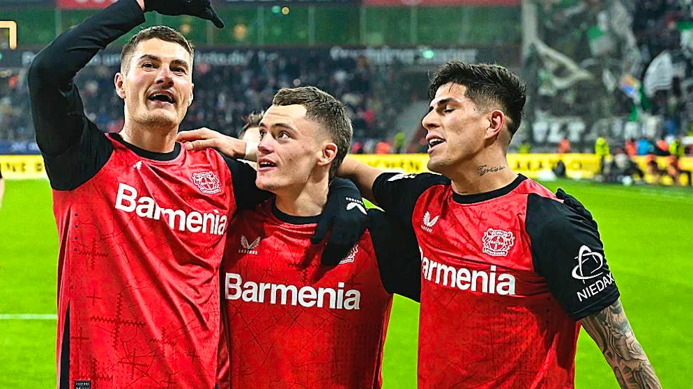 Florian Wirtz (center) shines against Gladbach with two goals and an assist.