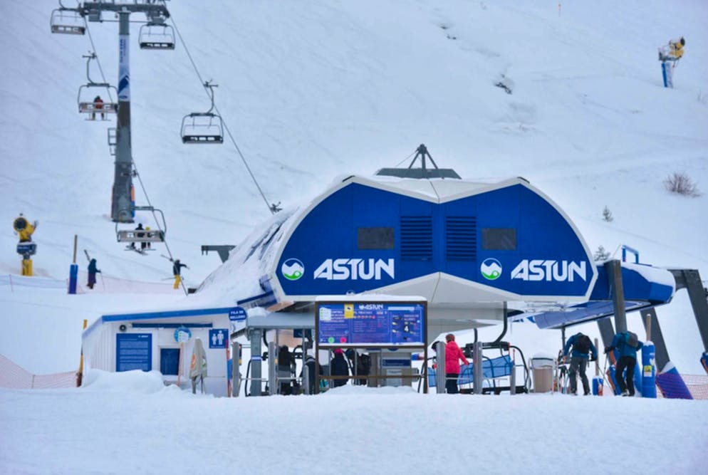 Chairlift in the Astun ski resort, where an accident has occurred, Spanish media report.