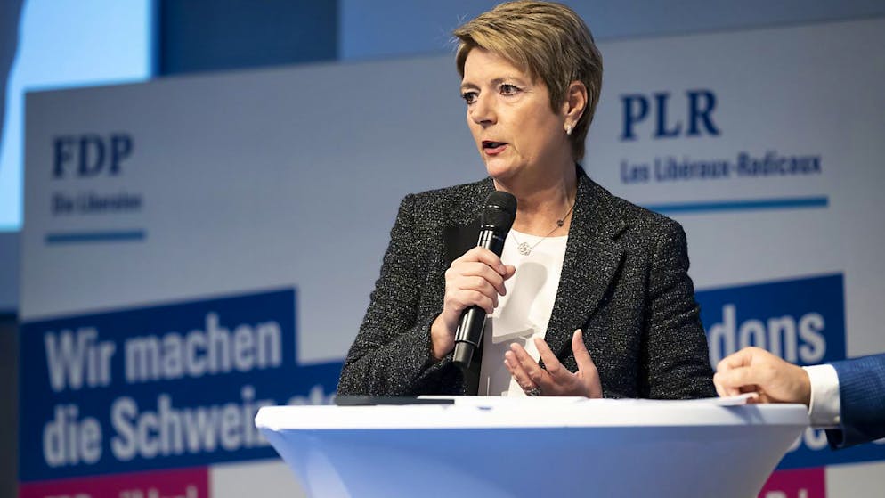 Nachbarländer für Keller-Sutter finanzpolitisch keine Vorbilder - Gallery. Gesunde Finanzen als staatspolitische Aufgabe: Bundespräsidentin Keller-Sutter vor den FDP-Delegierten in Bern.