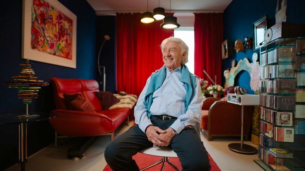 Emil. Emil estime que participer à ce film sur son parcours lui a permis de s'ouvrir encore davantage.