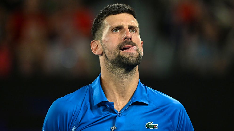 Open d'Australie. Fin de match houleuse : fâché, Djokovic envoie Jim Courier valser et se fait huer