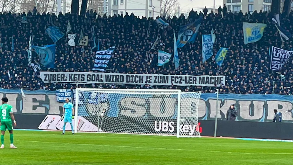 Die Zürcher Südkurve hat eine Nachricht für Neuzugang und Ex-GC-Spieler Steven Zuber.