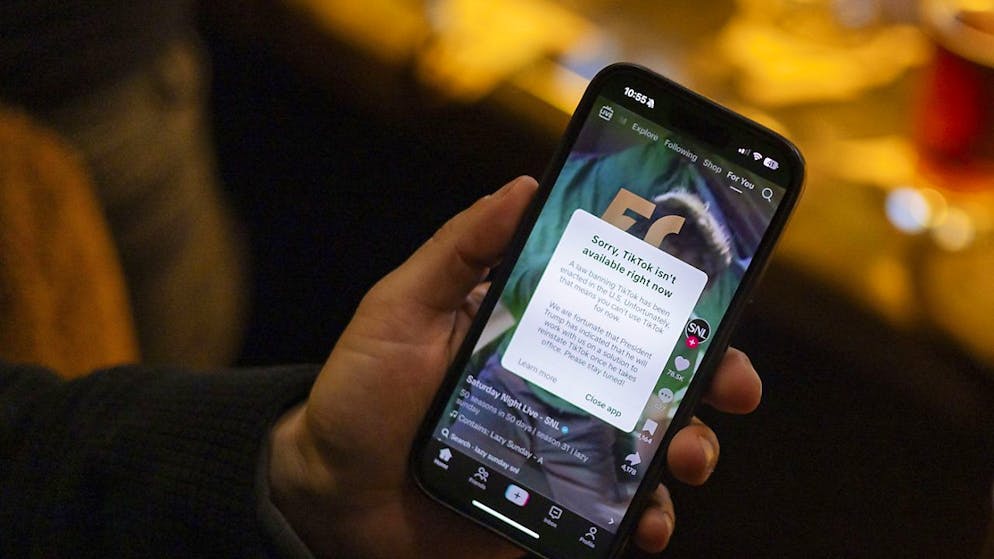 Schon wieder online: Der Videodienst Tiktok ist nach einer vorübergehenden Abschaltung in den USA wieder online.