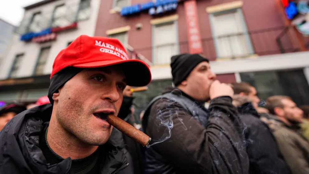 Der Soundtrack zum Vereidigungs-Wochenende liefern die Village People. 