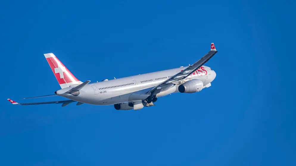 Bei der Swiss kann man jetzt auch mit der Bezahl-App Twint seine Flugtickets bezahlen. (Symbolbild)