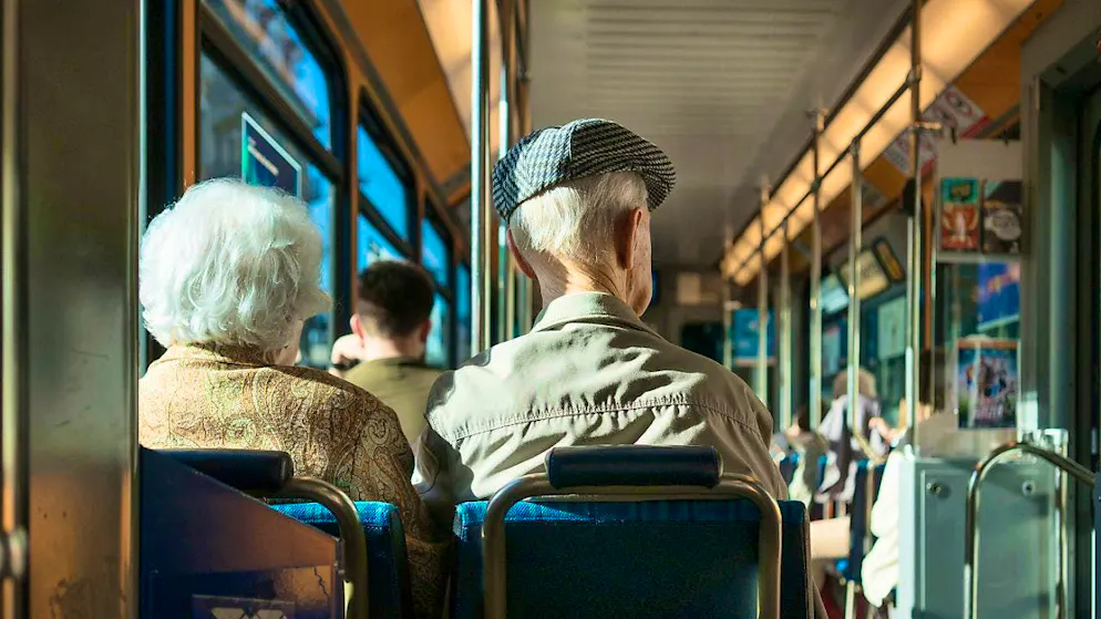 Senior citizens tend to pay a lot for public transport in Switzerland compared to the rest of Europe. (archive picture)