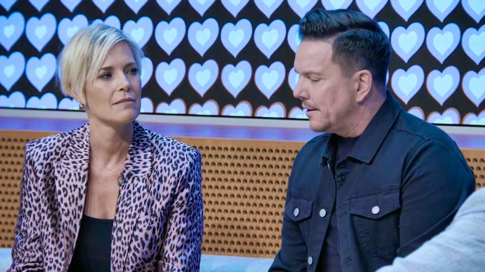 Presenting Arena plus at the ESC: Mélanie Freymond and Sven Epiney.