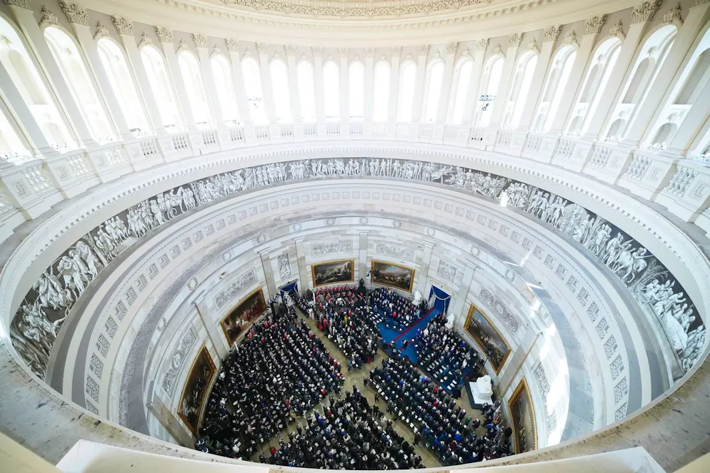 Giuramento Donald Trump. La Rotonda è gremita in ogni ordine di posto per il secondo mandato di Donald Trump, come 47° presidente degli Stati Uniti.