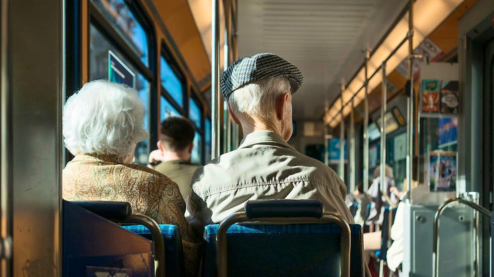 En comparaison européenne, les seniors paient plutôt cher pour les transports publics en Suisse. (archives)