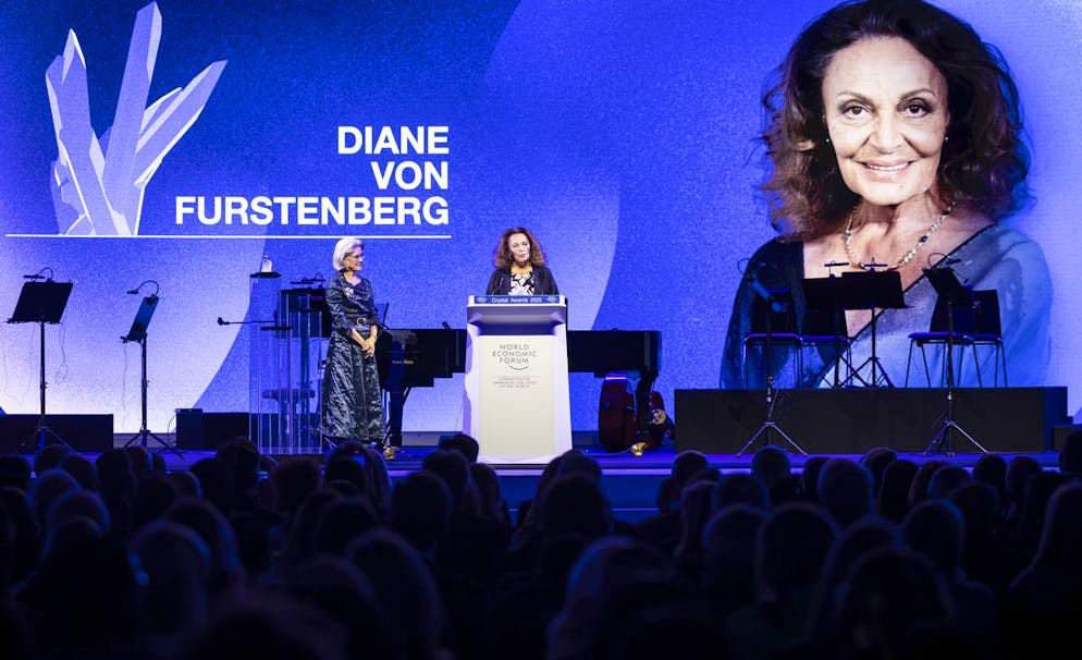 WEF Crystal Award. Diane von Fürstenberg, belgisch-US-amerikanische Modedesignerin und Schöpferin des Wickelkleides, erhielt einen Award für ihr Engagement für Frauenrechte. Sie sei  eine führende Stimme in der Bewegung für die Gleichstellung der Geschlechter, befanden die Juroren des WEF.
