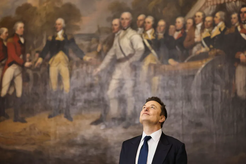 Elon Musk kommt in der Rotunda des Kapitols an.