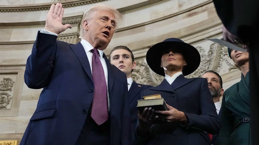 USA. Trump ha giurato, è lui il 47esimo presidente: «Deporterò milioni e milioni di migranti illegali»