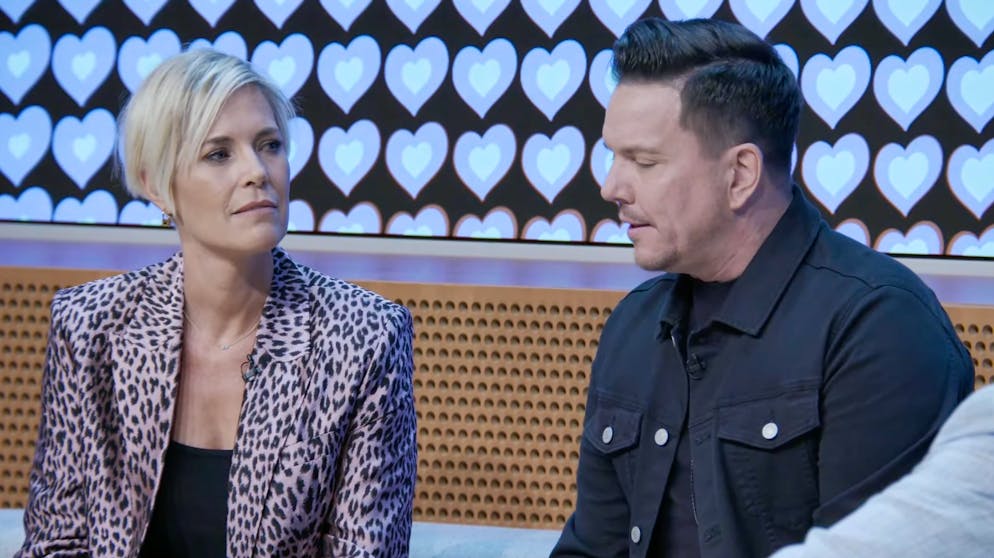 Moderieren Arena plus am ESC: Mélanie Freymond und Sven Epiney.