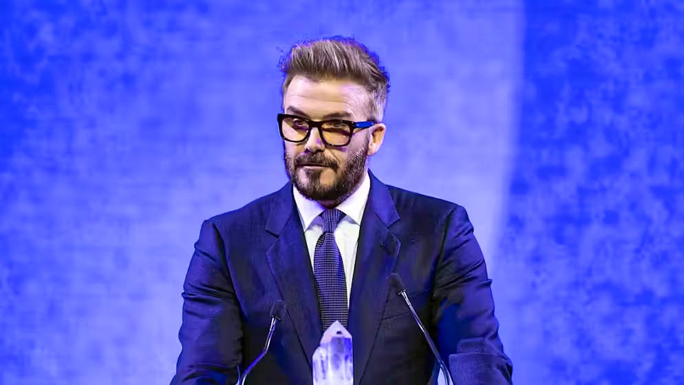 WEF Crystal Award. David Beckham nahm am Montagabend den Crystal Award des WEF in Davos entgegen. Der Ex-Fussballstar und Unicef-Botschafter wurde wegen seines Einsatzes für die Verbesserung der Lebensbedingungen von Kindern geehrt.