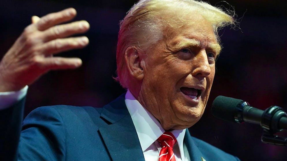 Der designierte US-Präsident Donald Trump spricht bei einer Kundgebung vor seiner Amtseinführung. Foto: Evan Vucci/AP/dpa