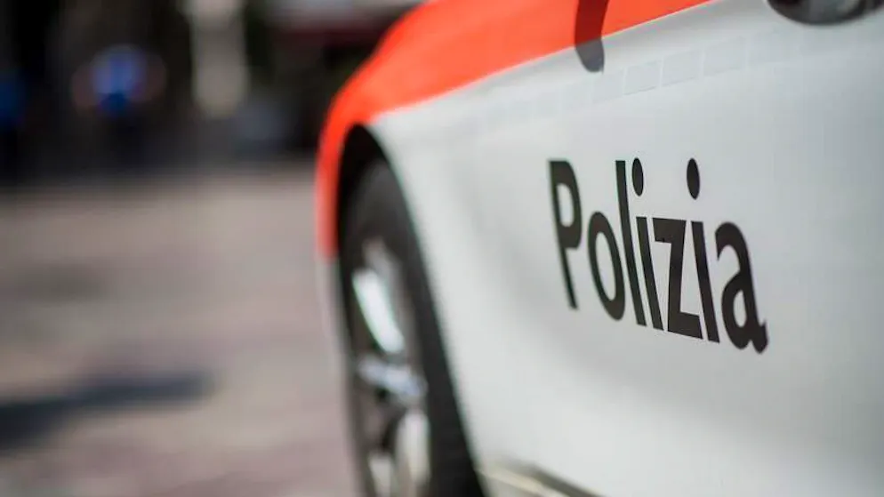 Non avrebbe agito sola. Accusata di rapina, una 19enne del Luganese finisce in manette