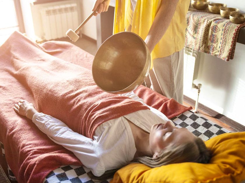 Scopri il potere dei bagni di suono: come la guarigione sonora può migliorare la tua salute