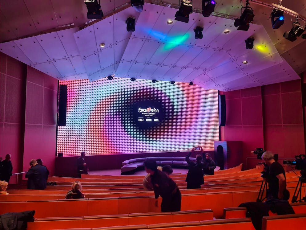 Im Frank O. Gehry Auditorium ist alles bereit für den Medienevent.