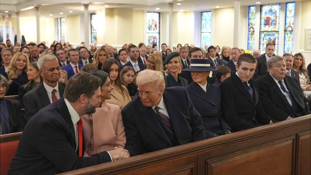 St. John's Church in Washington: JD Vance und Ehefrau Usha, Donald und Melania Trump, Barron Trump und Victor Knavs, der Vater der First Lady.