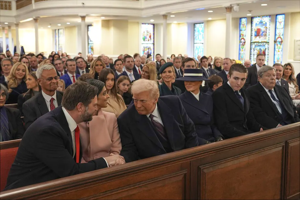 Die Bilder von Donald Trumps Amtseinführung. St. John's Church in Washington: JD Vance und Ehefrau Usha, Donald und Melania Trump, Barron Trump und Victor Knavs, der Vater der First Lady.
