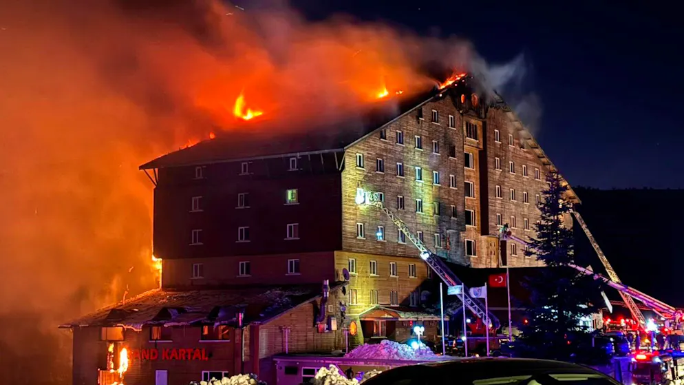 «Einige versuchten zu springen». Zahl der Toten bei Brand in türkischem Ski-Hotel auf 76 gestiegen