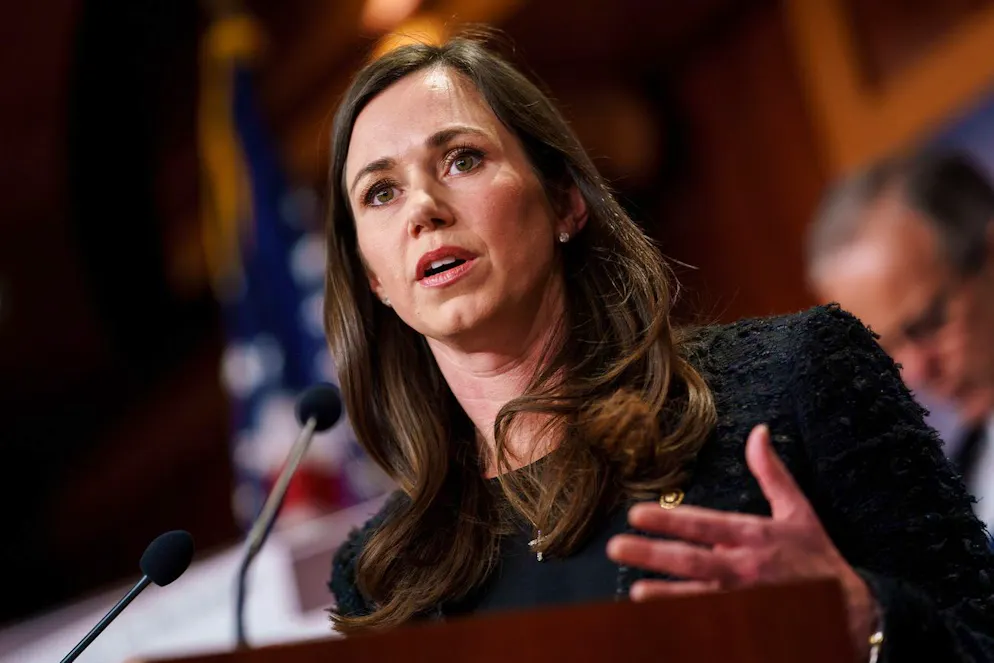 «Il est temps de revenir au bon sens. Il est temps de revenir à l'Etat de droit», a déclaré dans l'hémicycle la sénatrice républicaine Katie Britt. «Nous sommes une nation fière d'immigrations. Nous sommes aussi une nation de lois. Et le non-droit s'achève aujourd'hui», a-t-elle ajouté.