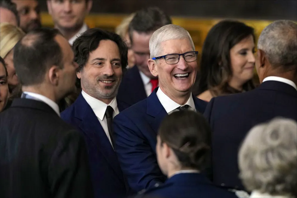 Le PDG d'Apple, Tim Cook, sourit lors de la 60e investiture présidentielle dans la rotonde du Capitole des États-Unis à Washington, lundi 20 janvier 2025. (AP Photo/Julia Demaree Nikhinson, Pool)