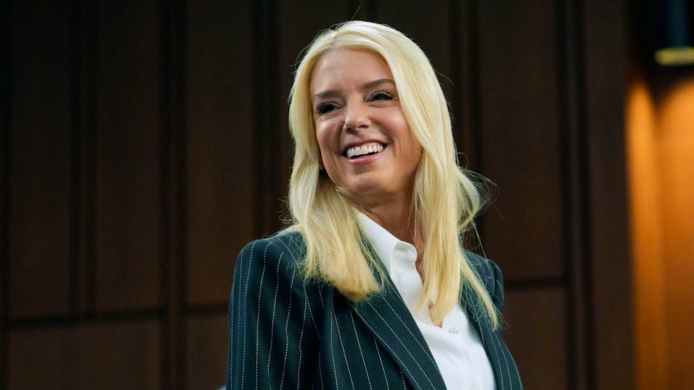 Kein Witz – oder doch? Pam Bondi macht Minnesota ein bemerkenswertes Angebot.