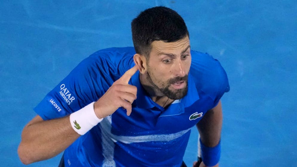 Novak Djokovic überrascht Carlos Alcaraz in vier Sätzen