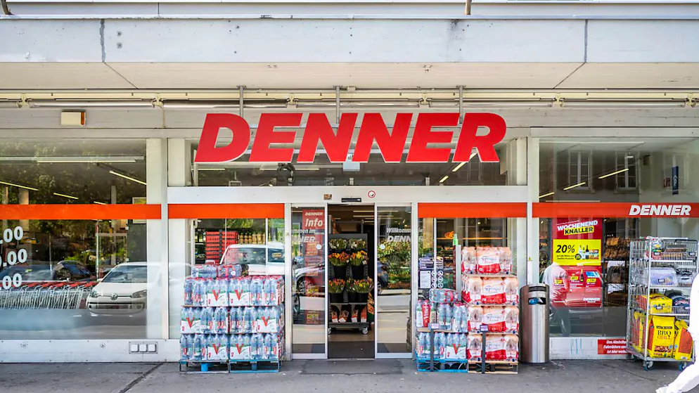 Der Discounter Denner hat im vergangenen Jahr etwas mehr Kundinnen und Kunden begrüssen können. (Archivbild)