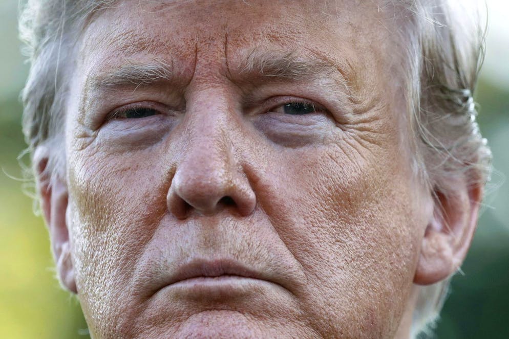 «Mon bureau du personnel présidentiel est en train d'identifier activement et de destituer plus de mille personnes nommées par la précédente administration, qui ne sont pas alignées avec notre vision pour rendre sa grandeur à l'Amérique», affirme M. Trump sur sa plateforme Truth Social.