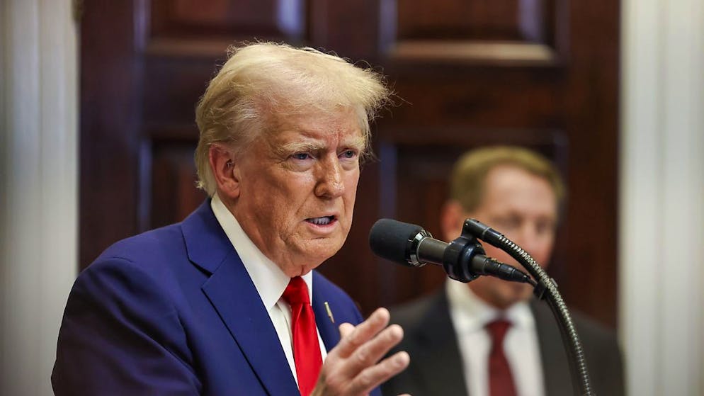 Les Etats-Unis vont "se pencher" sur la poursuite de l'aide militaire à l'Ukraine, a affirmé le président américain.