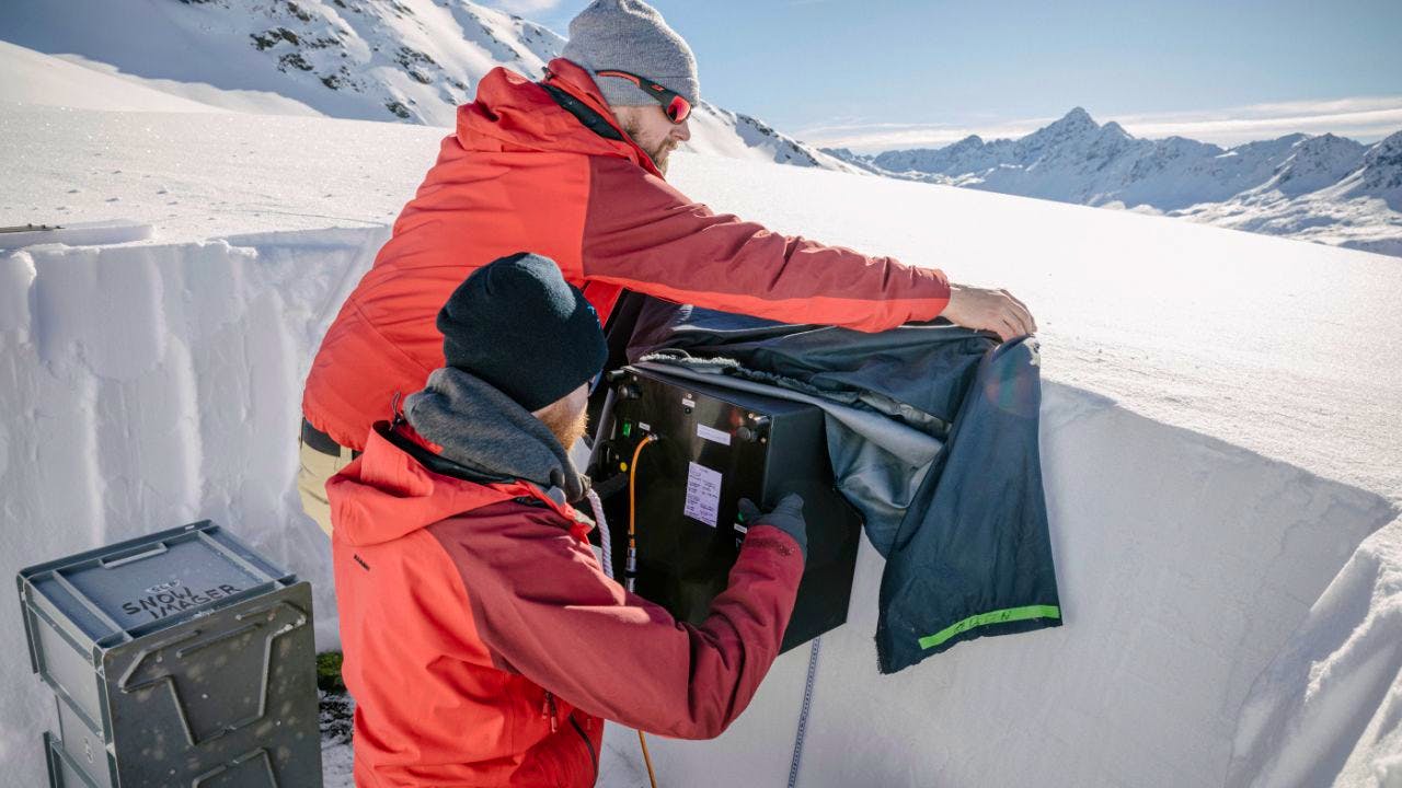 Avalanche/landslide. Swiss researchers receive patent for avalanche warning device