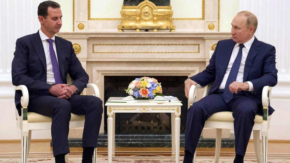 Baschar al-Assad (l.) flüchtete nach seinem Sturz nach Moskau zu seinem Verbündeten Wladimir Putin. (Archivbild) 