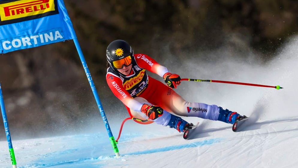 Am Tag nach der erlittenen Verletzung fährt Jasmina Suter noch den Super-G in Cortina d'Ampezzo