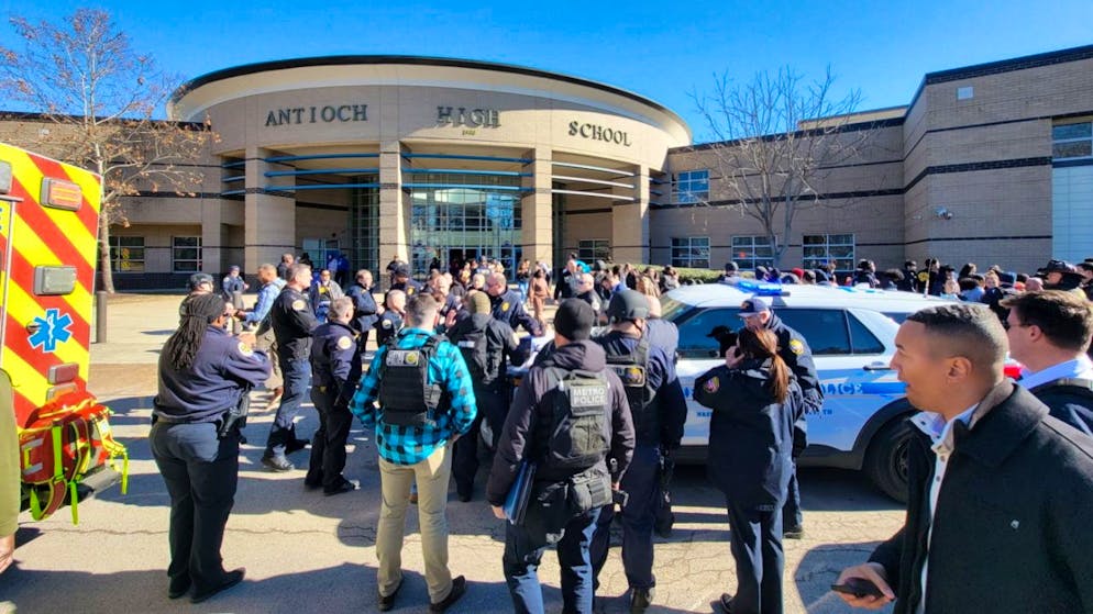 La polizia di Nashville informa sulla sparatoria alla  Antioch High School in Nashville