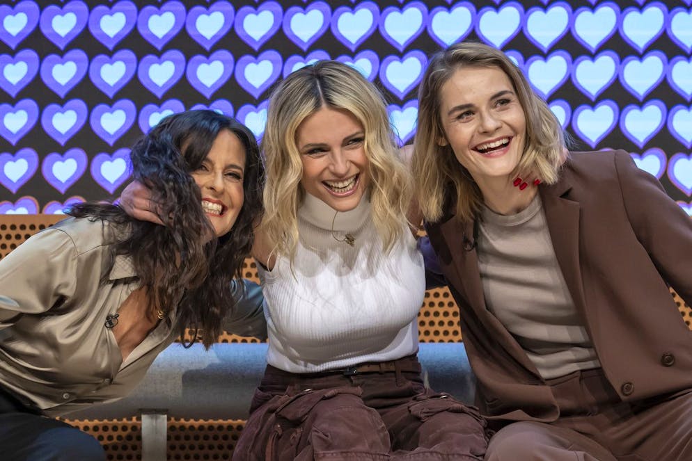 Sandra Studer, Michelle Hunziker und Hazel Brugger (von links) werden am 17. Mai 2025 das ESC-«Grand Final» in der St. Jakobshalle in Basel moderieren.